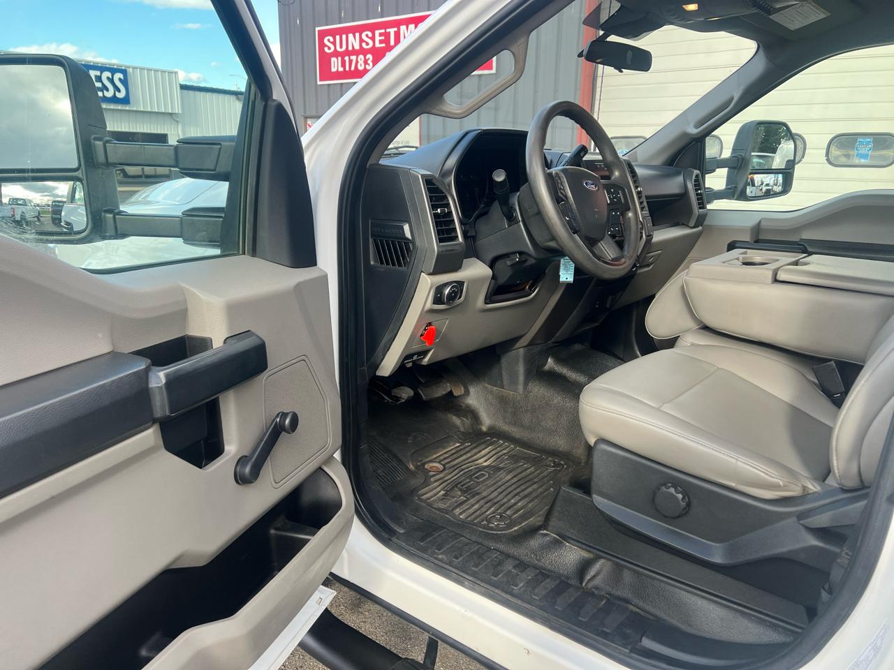 Ford F-550 Super Duty Chassis  2022