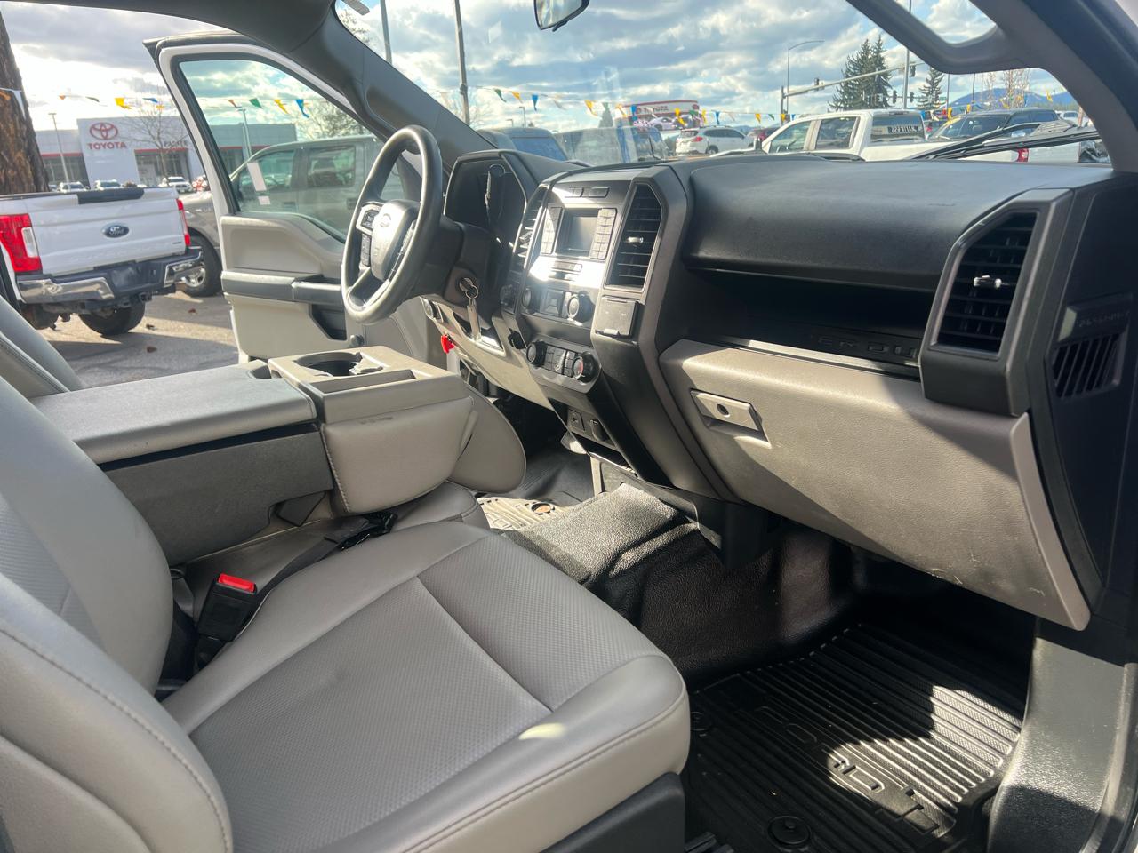 Ford F-550 Super Duty Chassis  2022