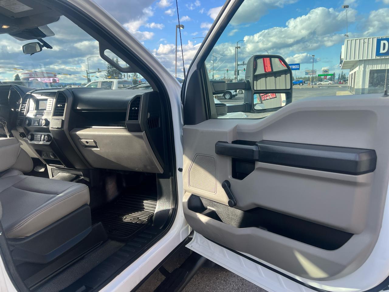 Ford F-550 Super Duty Chassis  2022