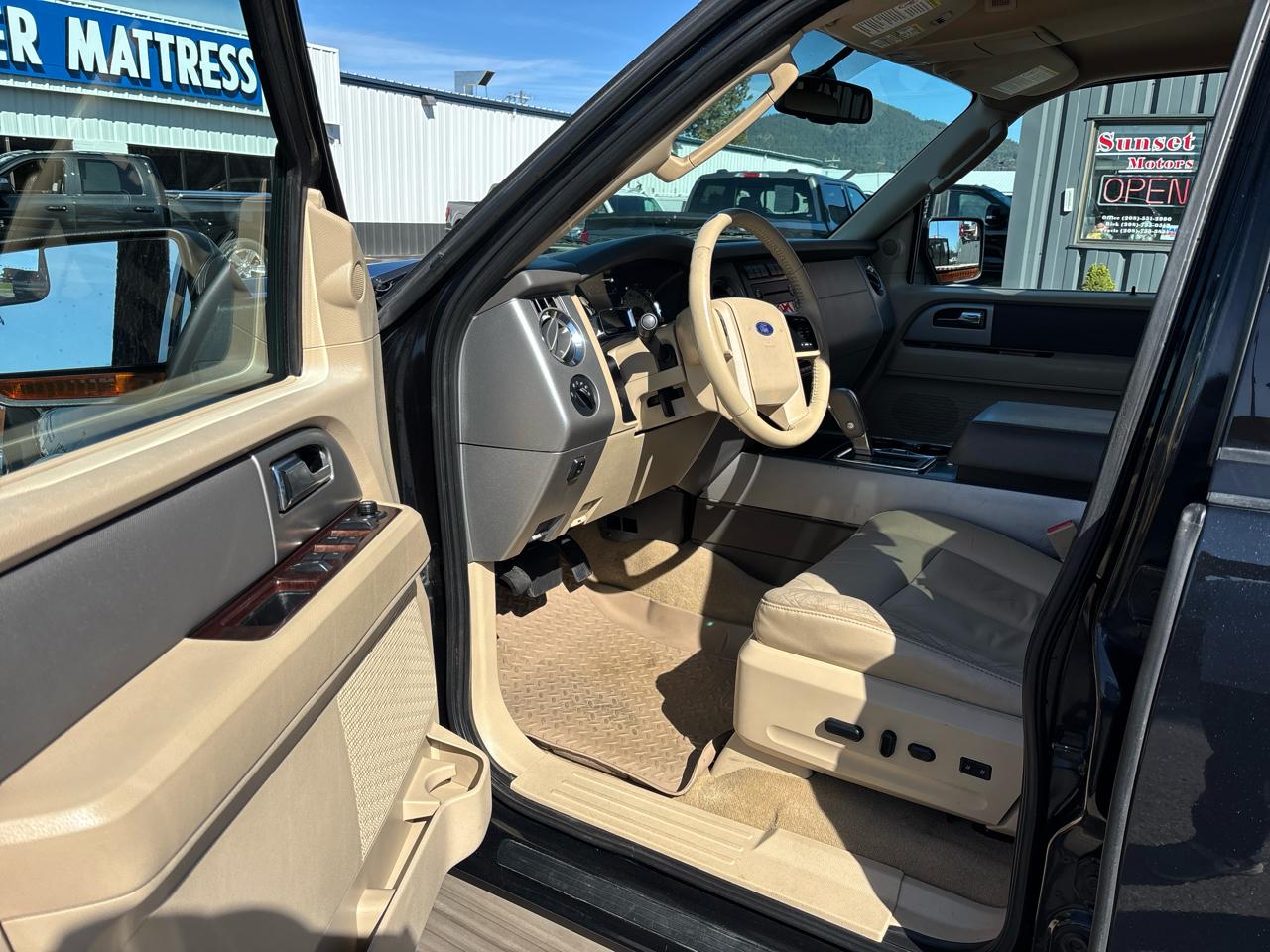 Ford Expedition 4WD 4dr XLT 2013