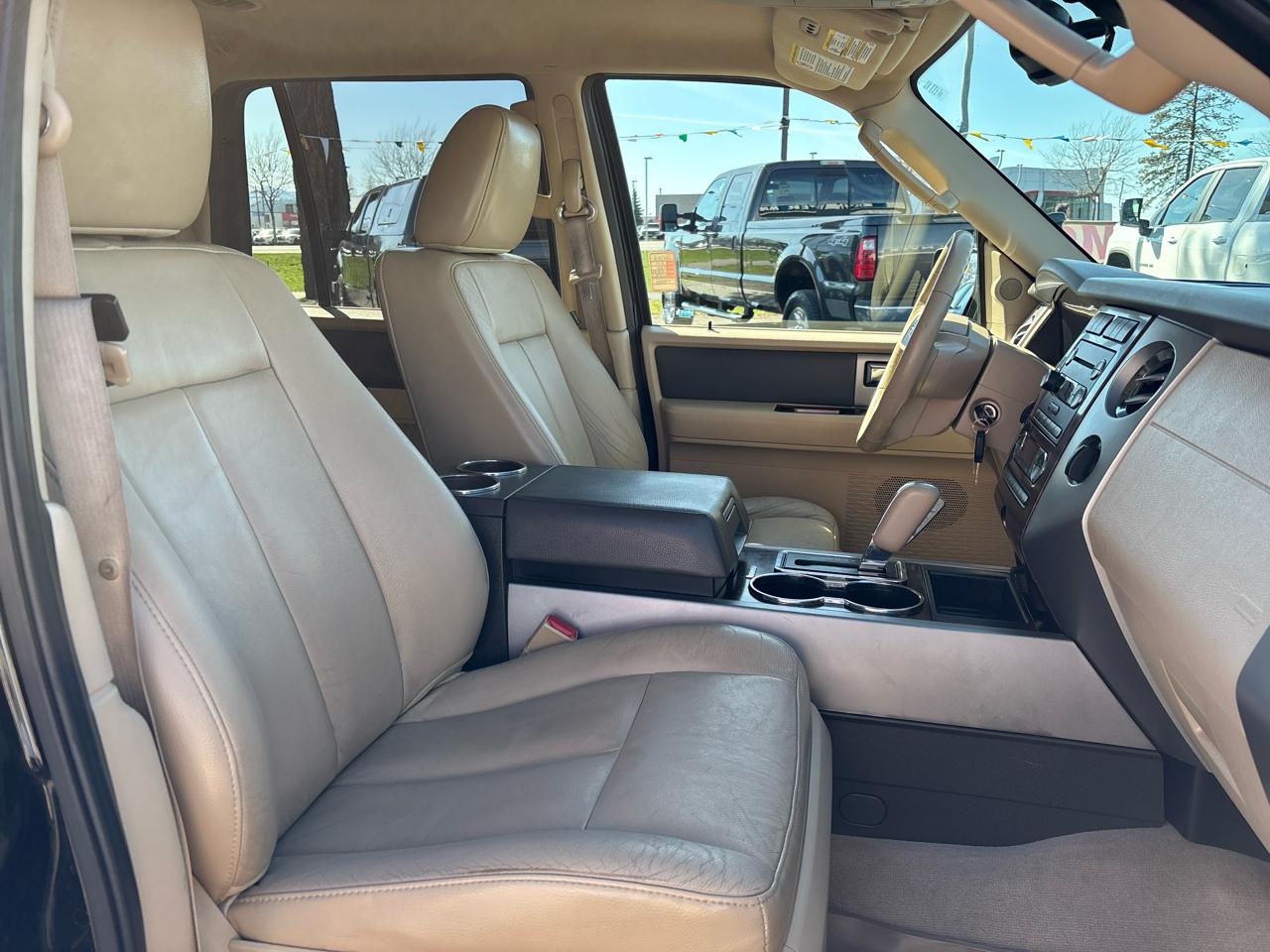 Ford Expedition 4WD 4dr XLT 2013