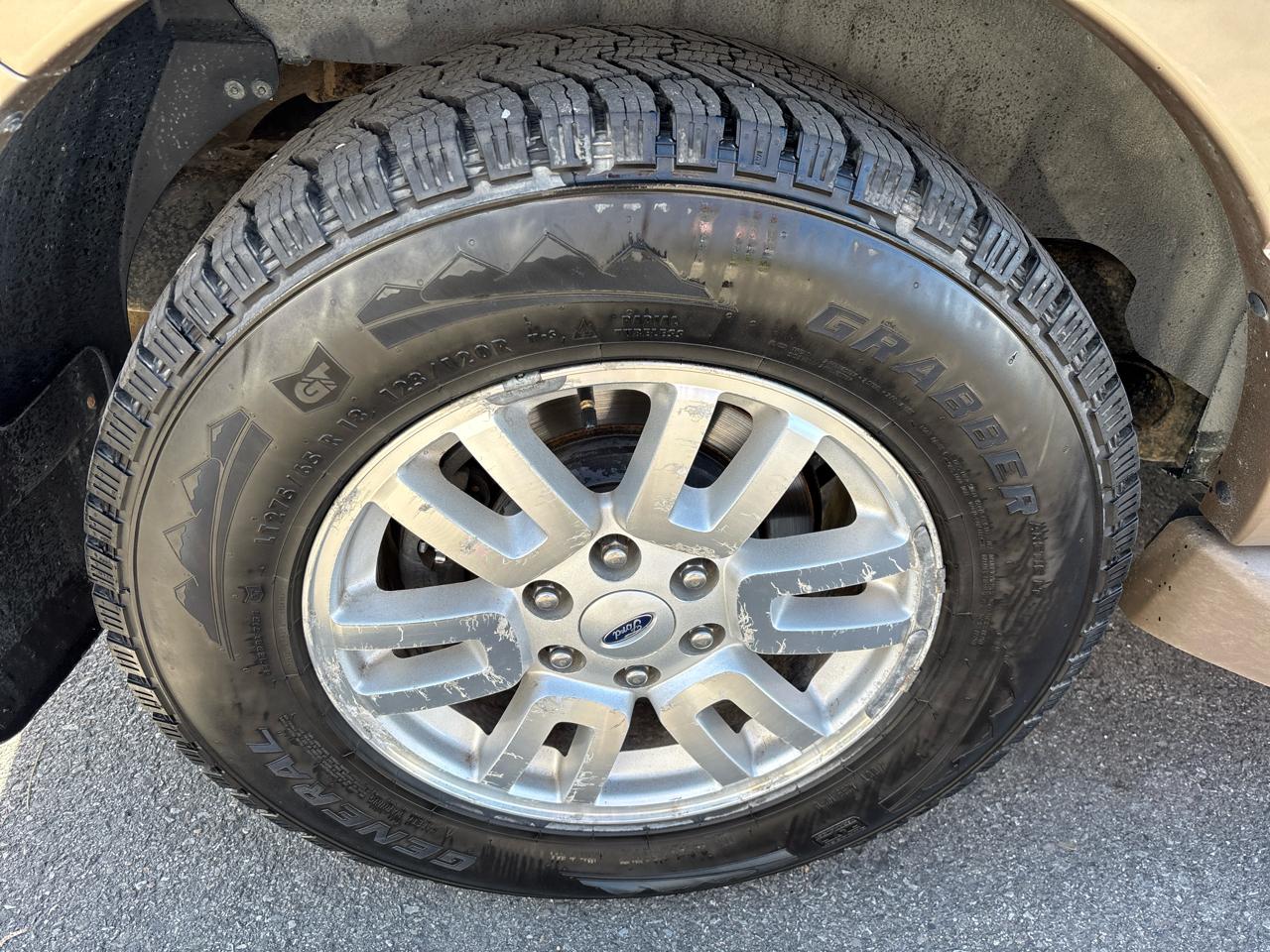 Ford Expedition 4WD 4dr XLT 2013