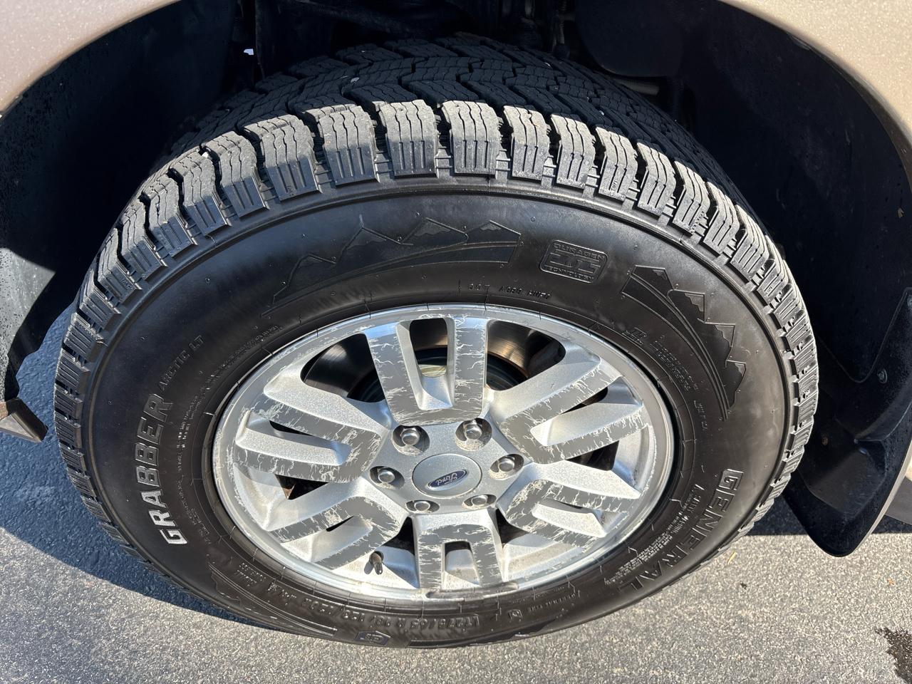 Ford Expedition 4WD 4dr XLT 2013