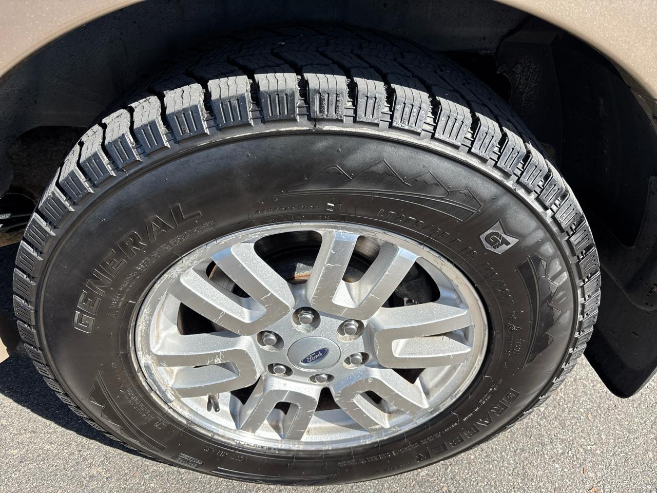 Ford Expedition 4WD 4dr XLT 2013