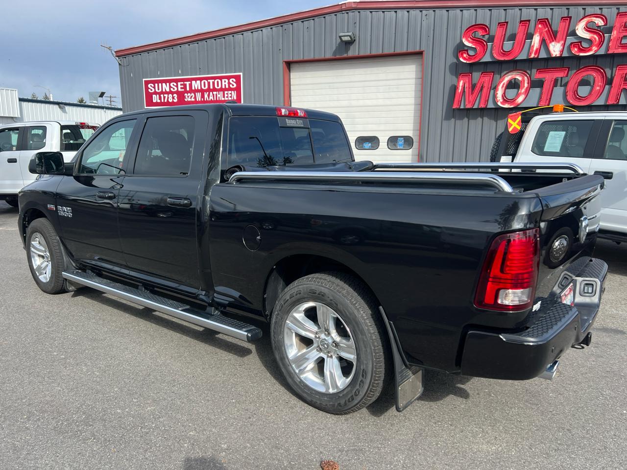 RAM 1500 4WD Crew Cab 149" Sport 2017