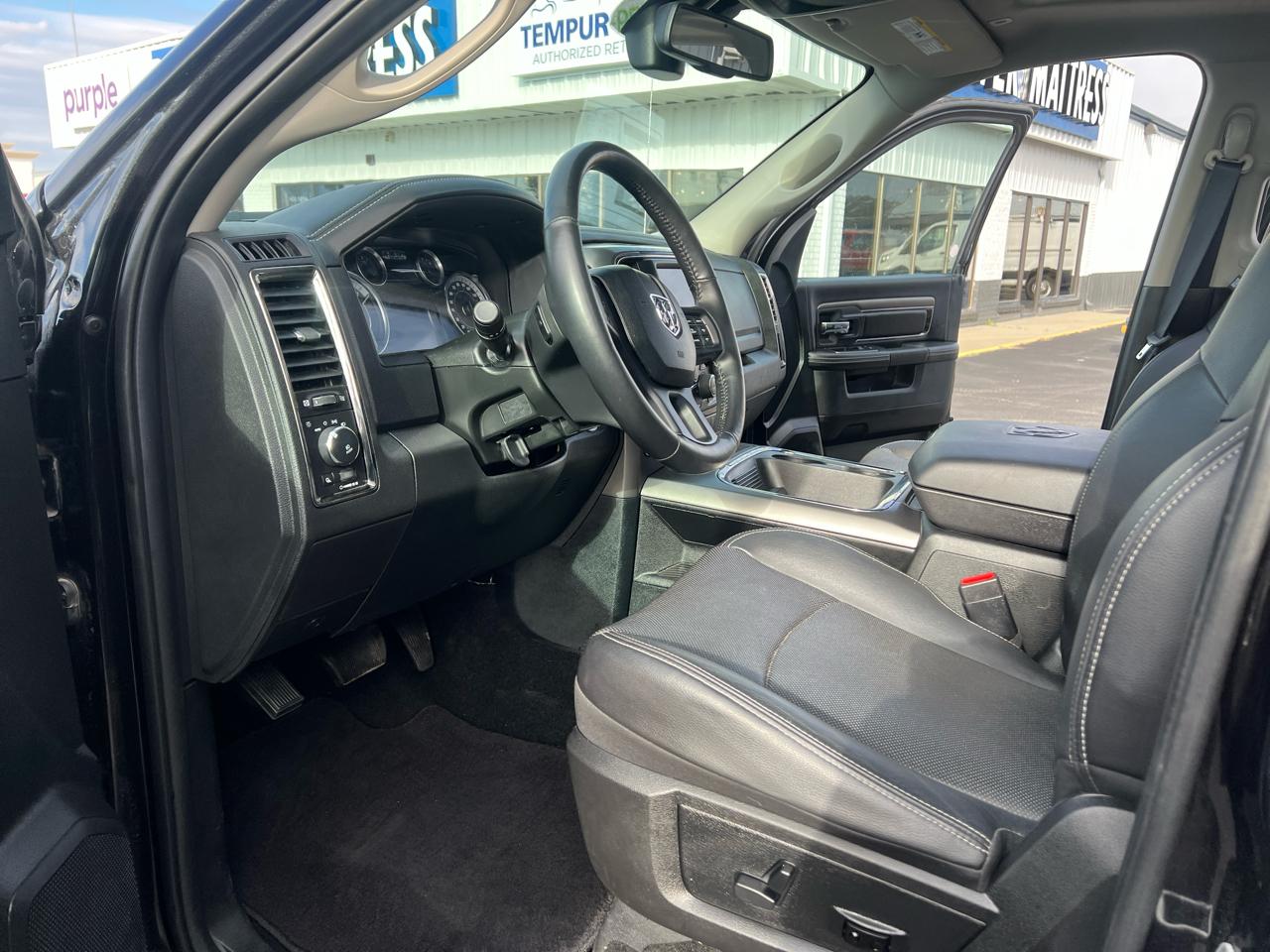 RAM 1500 4WD Crew Cab 149" Sport 2017