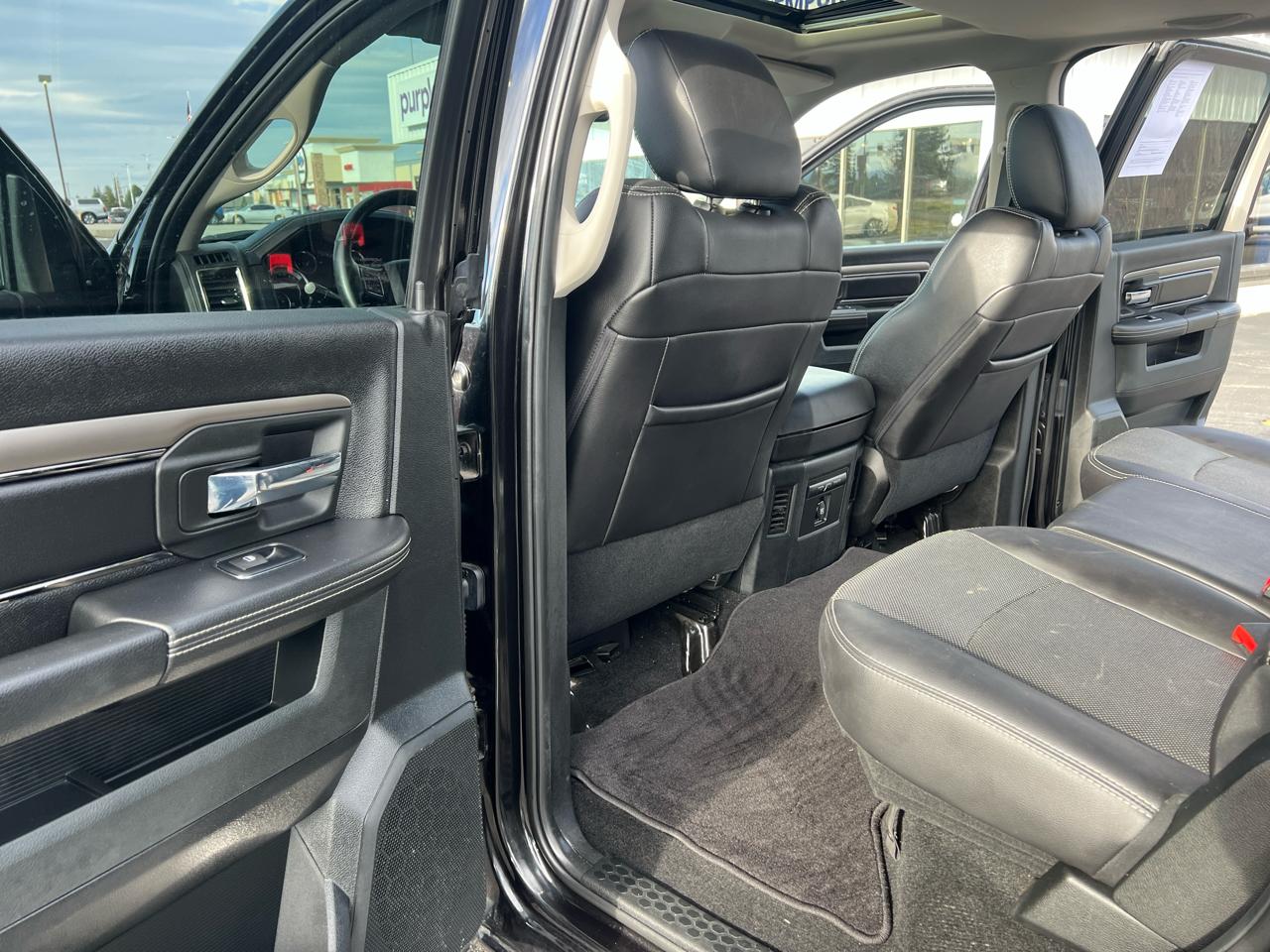 RAM 1500 4WD Crew Cab 149" Sport 2017