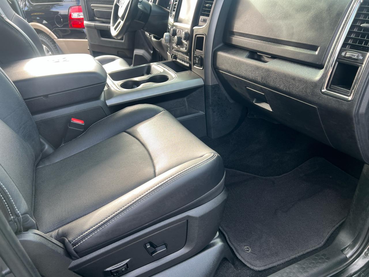 RAM 1500 4WD Crew Cab 149" Sport 2017