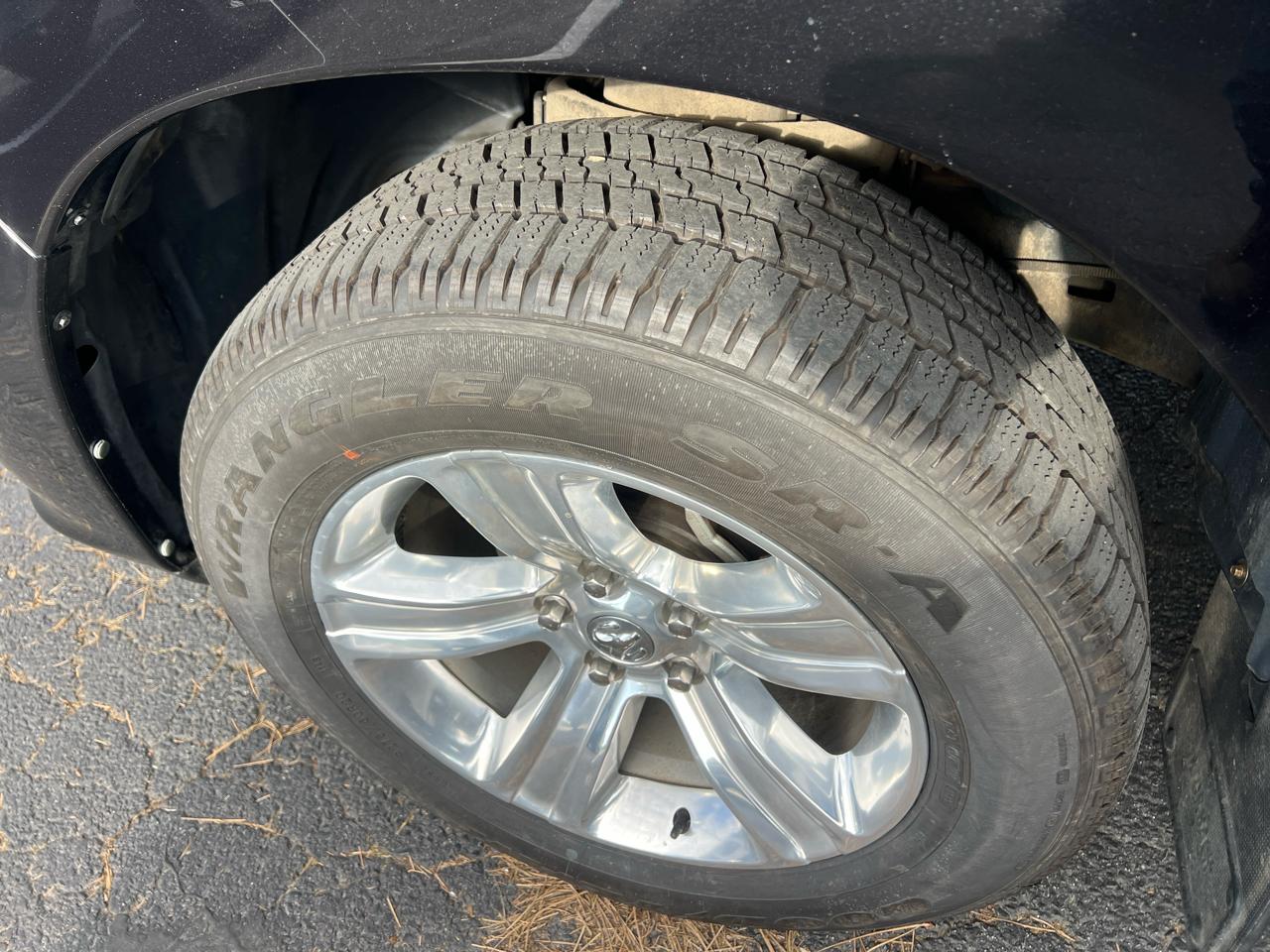 RAM 1500 4WD Crew Cab 149" Sport 2017