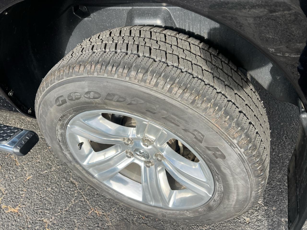 RAM 1500 4WD Crew Cab 149" Sport 2017