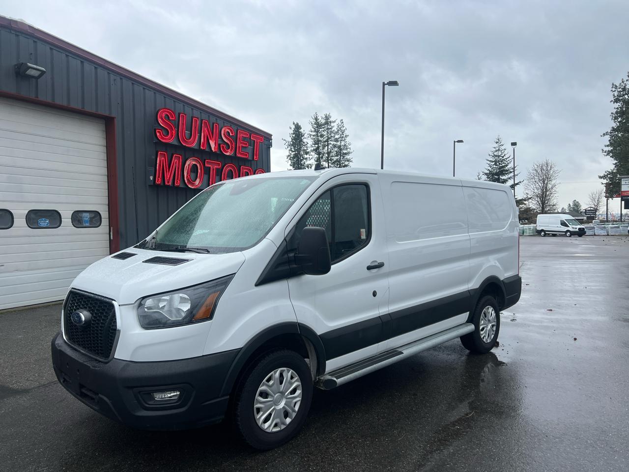 2024 Ford Transit Cargo Van T-250 130" Low Rf 9070 GVWR RWD