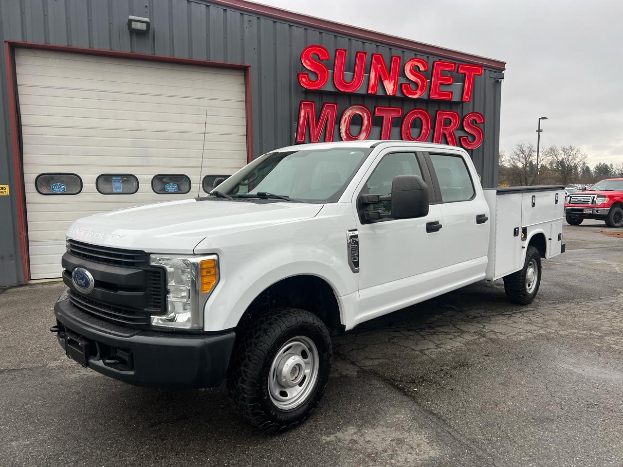 2017 Ford Super Duty F-250 SRW XL 4WD Crew Cab 8' Box
