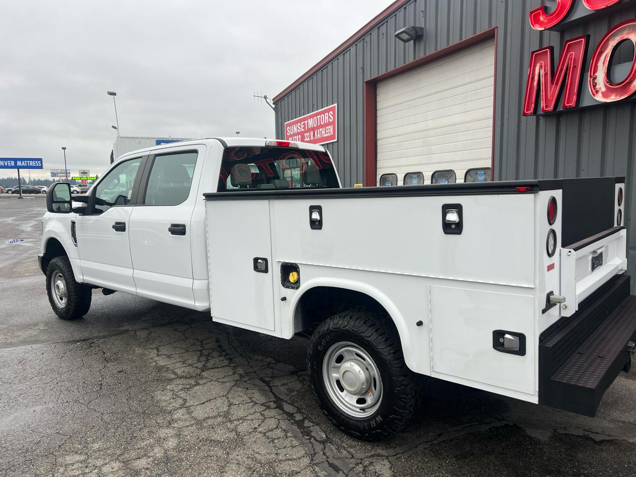 Ford Super Duty F-250 SRW XL 4WD Crew Cab 8' Box 2017