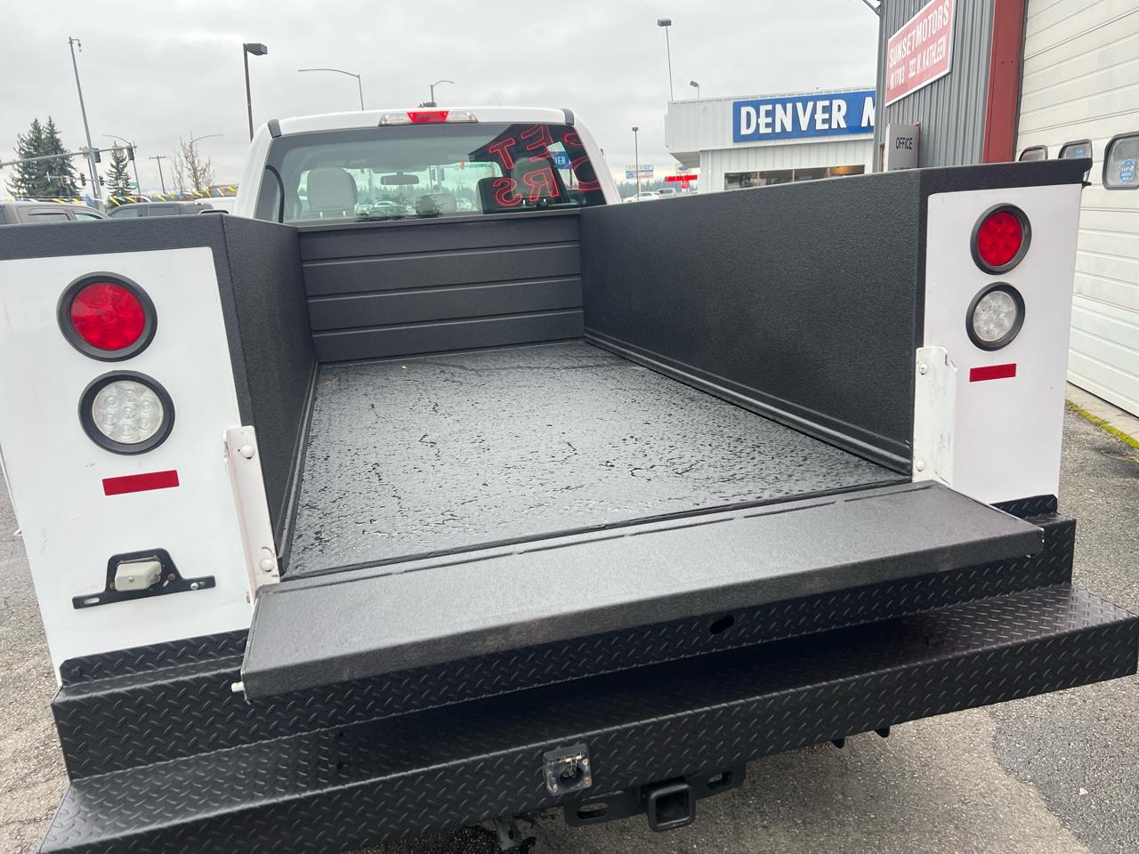 Ford Super Duty F-250 SRW XL 4WD Crew Cab 8' Box 2017