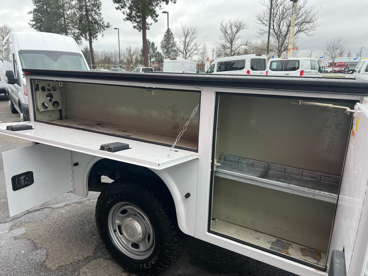 Ford Super Duty F-250 SRW XL 4WD Crew Cab 8' Box 2017