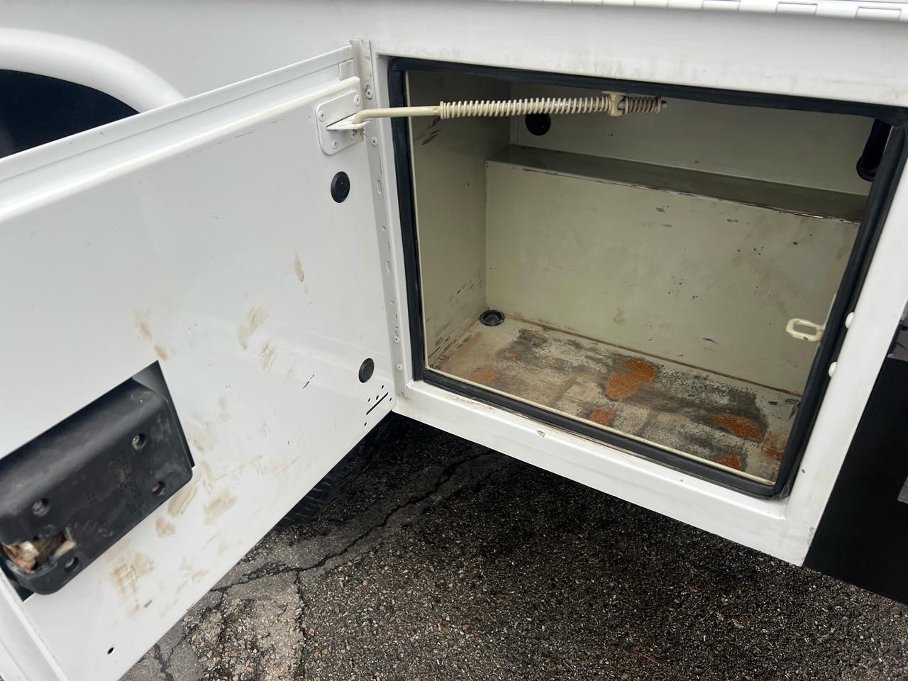 Ford Super Duty F-250 SRW XL 4WD Crew Cab 8' Box 2017