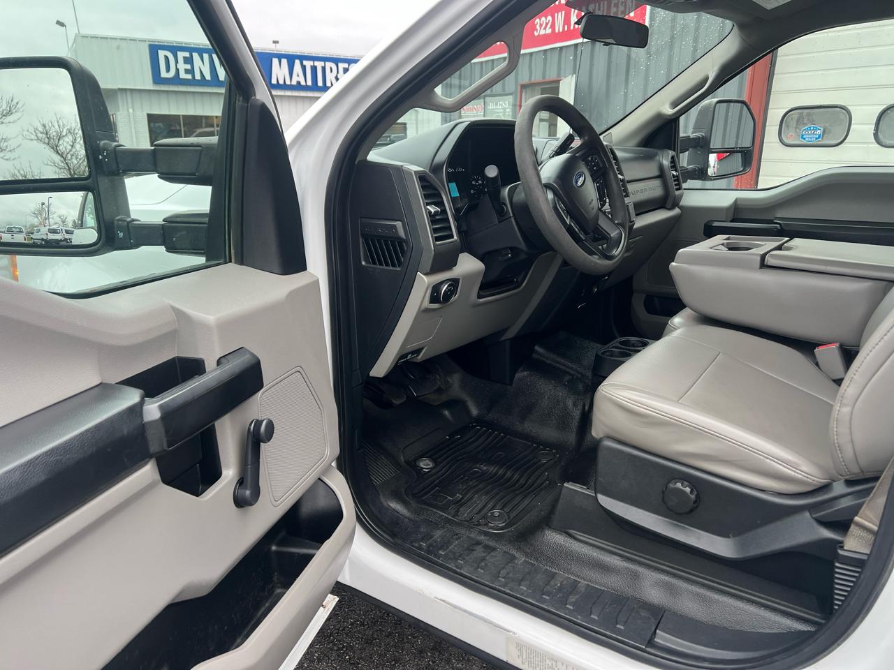 Ford Super Duty F-250 SRW XL 4WD Crew Cab 8' Box 2017