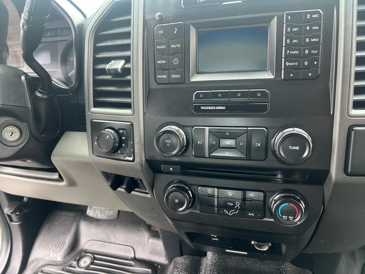 Ford Super Duty F-250 SRW XL 4WD Crew Cab 8' Box 2017