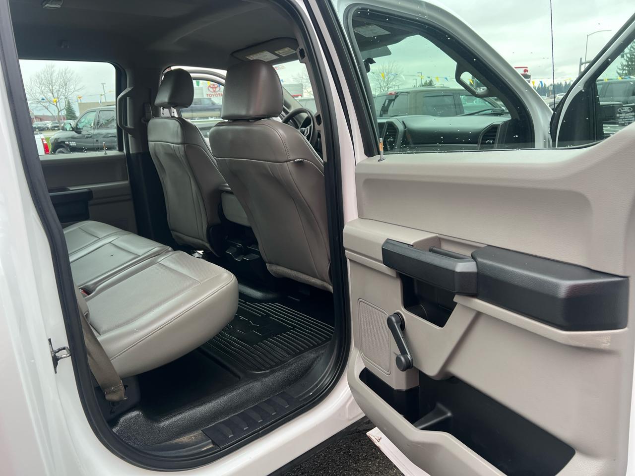 Ford Super Duty F-250 SRW XL 4WD Crew Cab 8' Box 2017