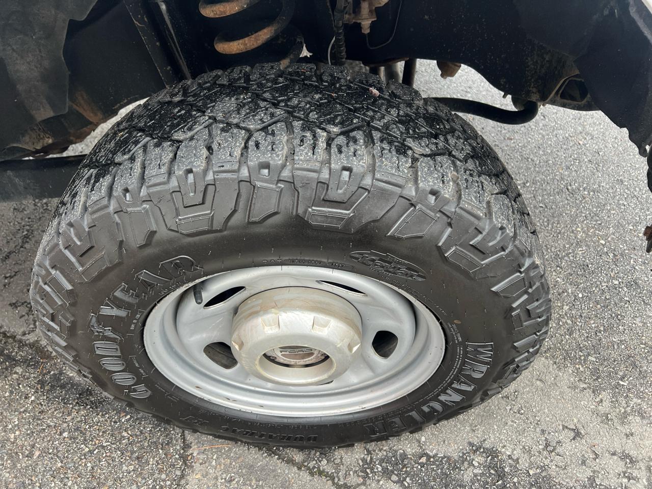 Ford Super Duty F-250 SRW XL 4WD Crew Cab 8' Box 2017