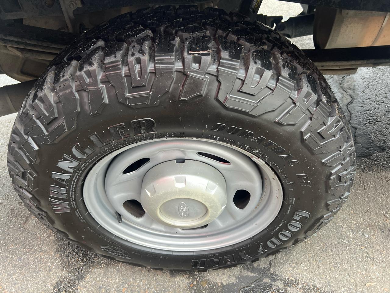 Ford Super Duty F-250 SRW XL 4WD Crew Cab 8' Box 2017