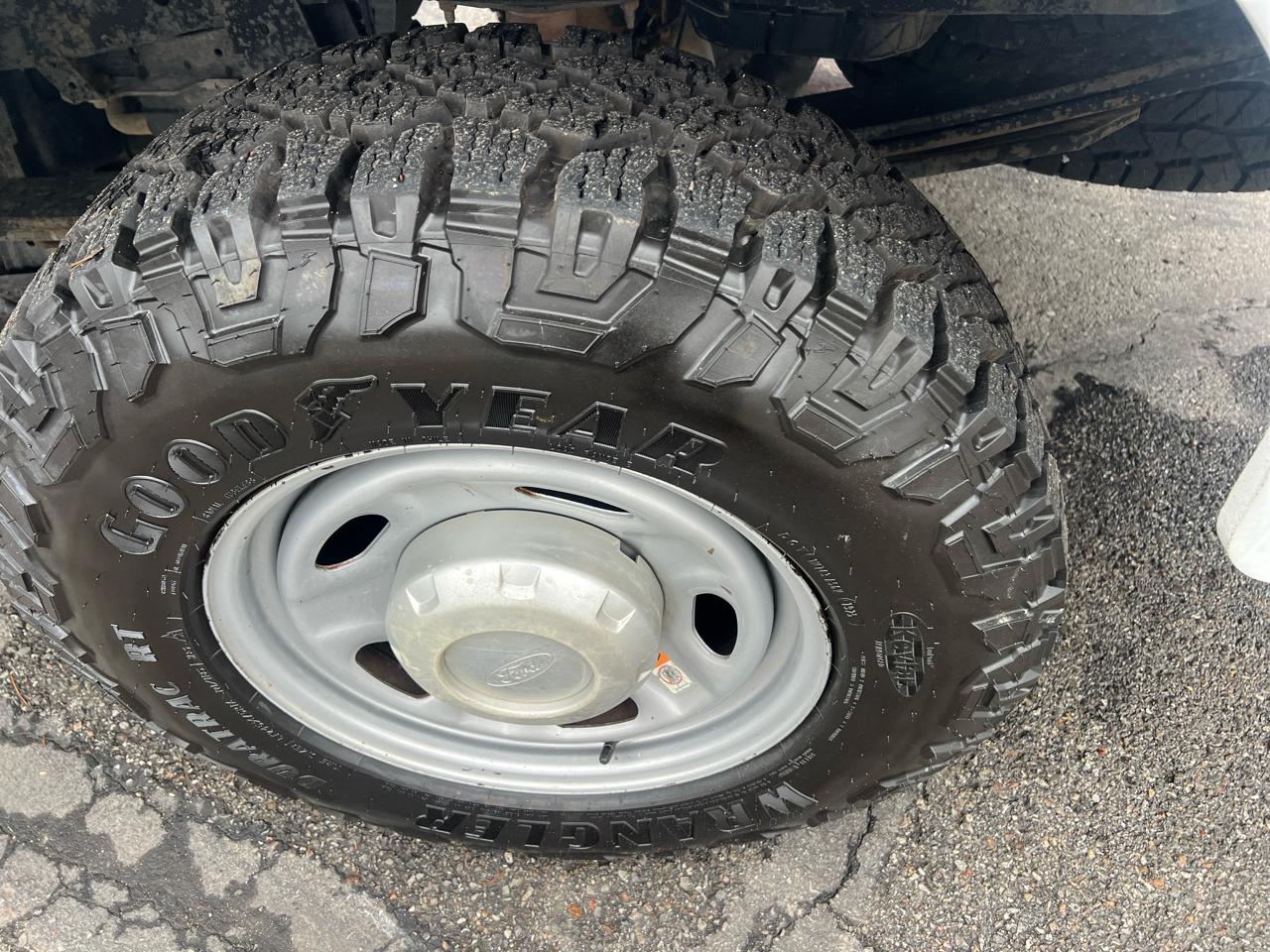 Ford Super Duty F-250 SRW XL 4WD Crew Cab 8' Box 2017