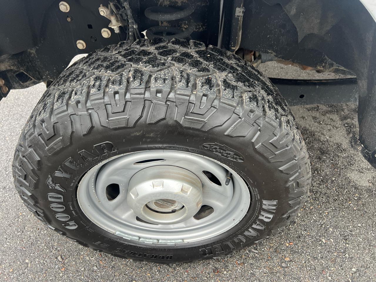 Ford Super Duty F-250 SRW XL 4WD Crew Cab 8' Box 2017