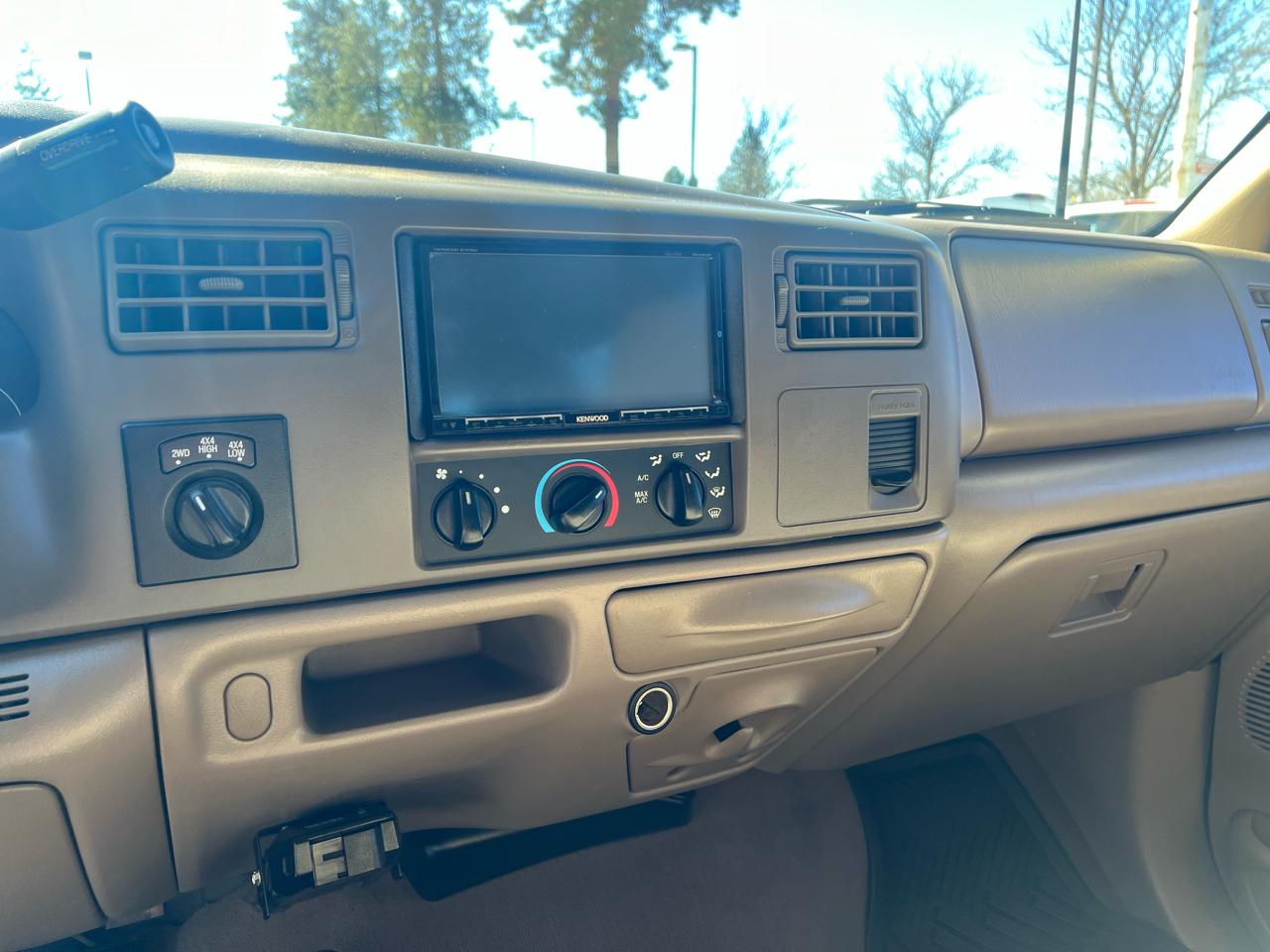 Ford Super Duty F-350 SRW 4WD Crew Cab 156" XLT 2002