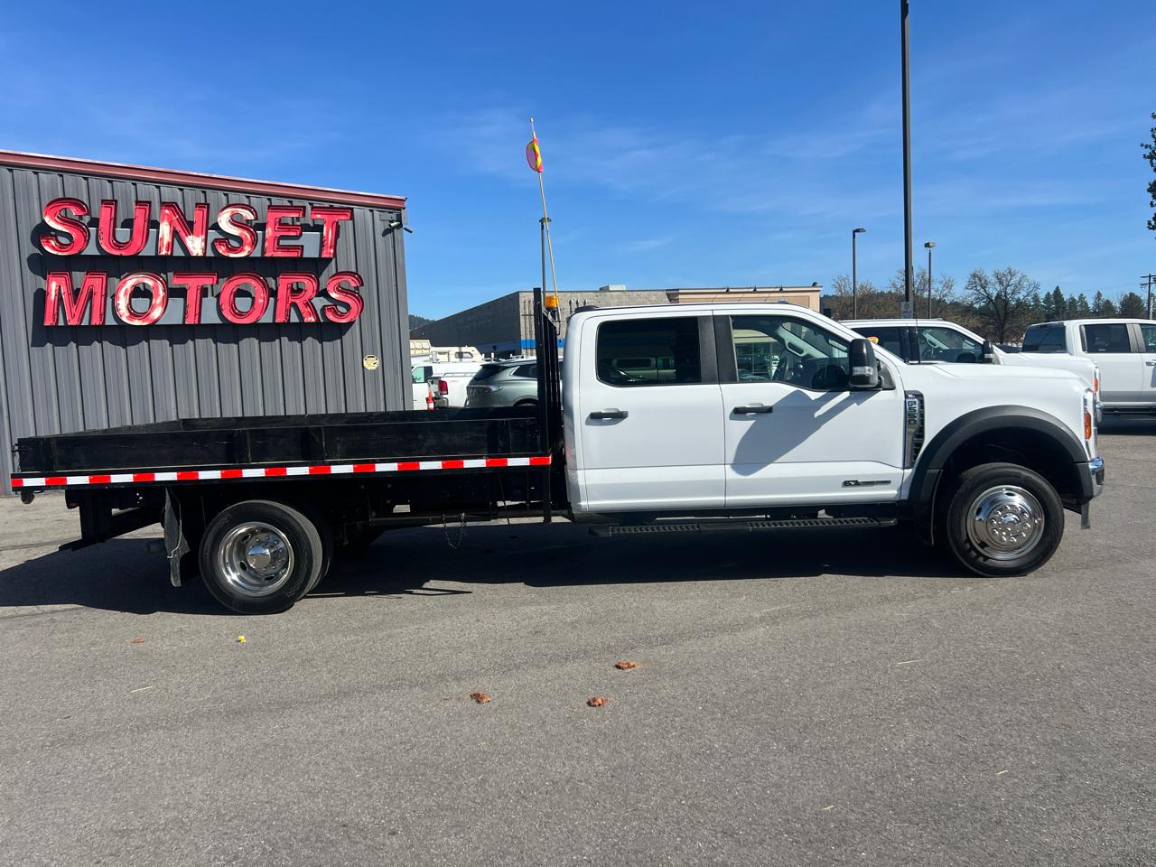 Ford Super Duty F-550 DRW XL 4WD Crew Cab 203" WB 84" CA 2024