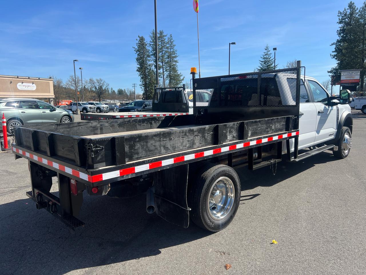 Ford Super Duty F-550 DRW XL 4WD Crew Cab 203" WB 84" CA 2024