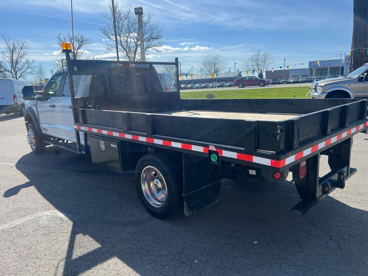 Ford Super Duty F-550 DRW XL 4WD Crew Cab 203" WB 84" CA 2024