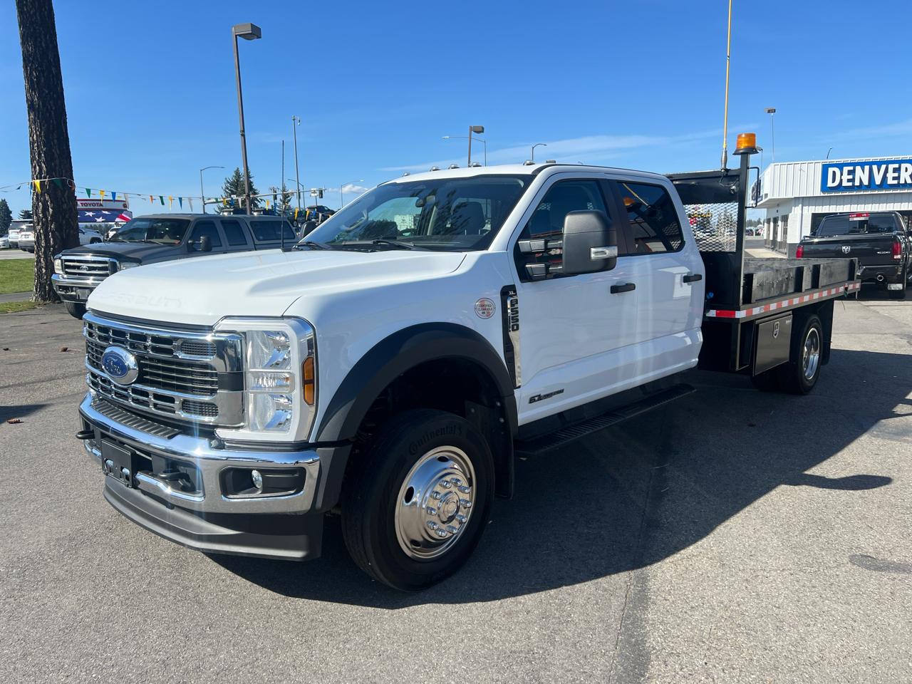 Ford Super Duty F-550 DRW XL 4WD Crew Cab 203" WB 84" CA 2024