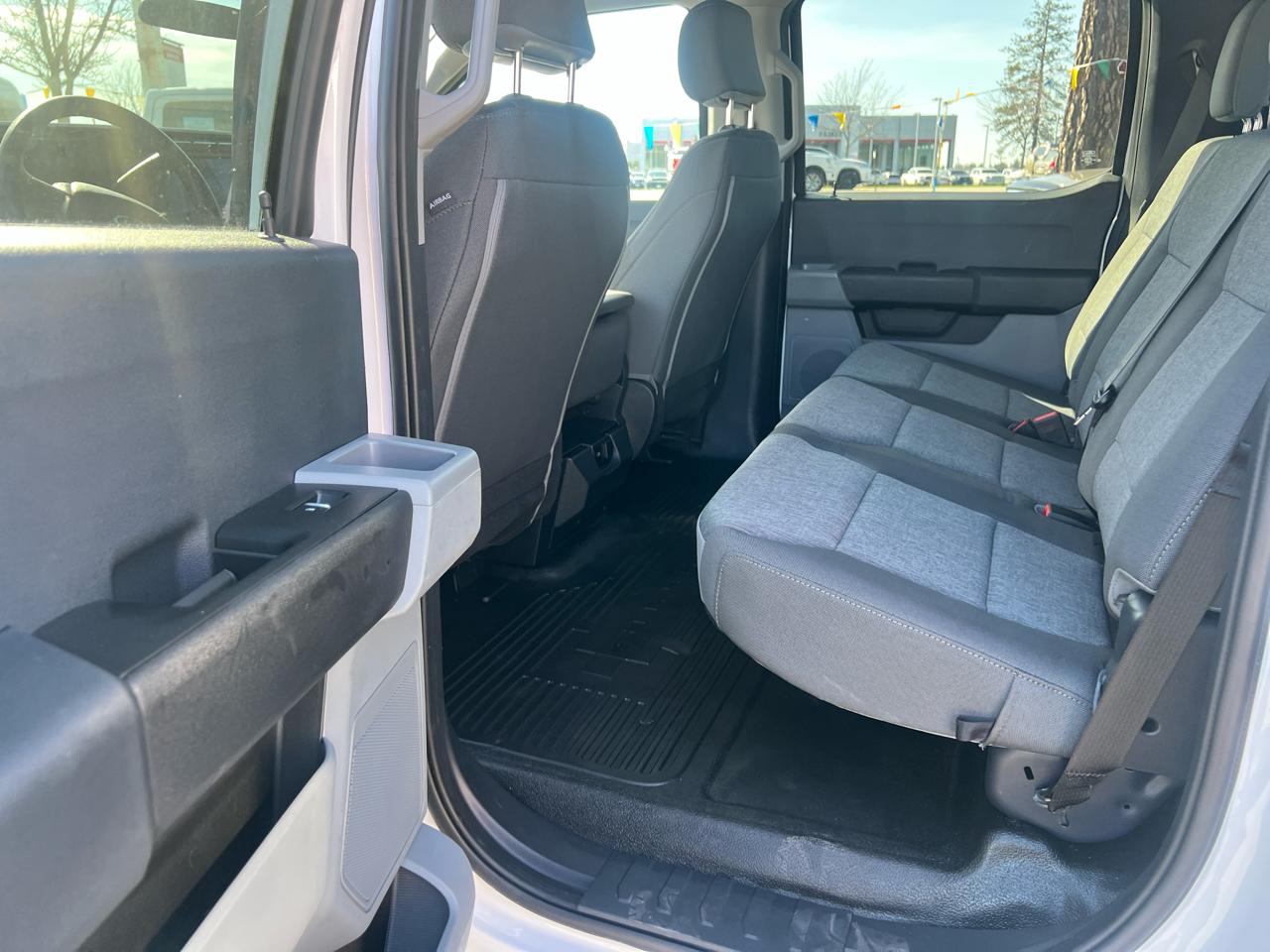 Ford Super Duty F-550 DRW XL 4WD Crew Cab 203" WB 84" CA 2024