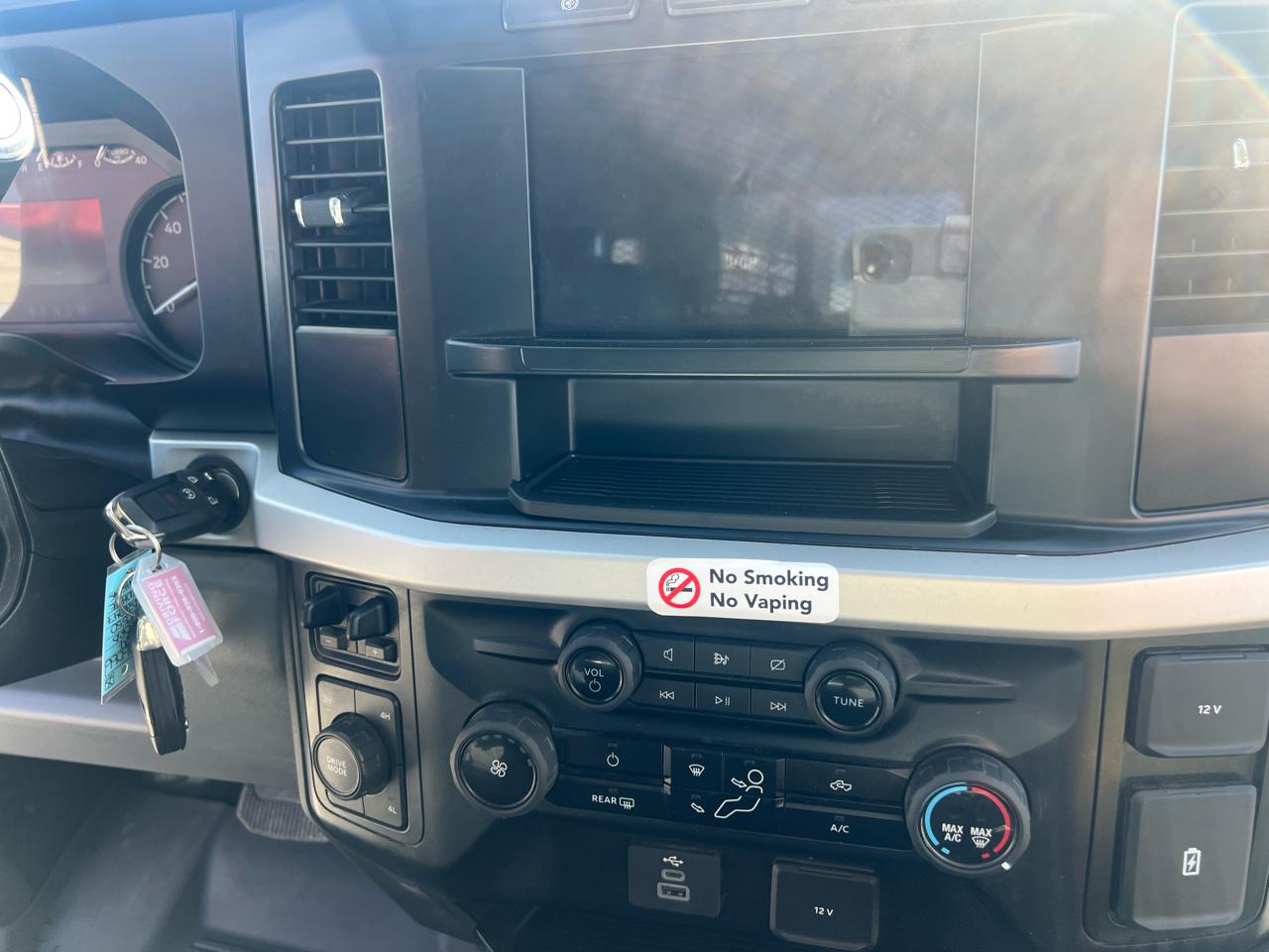 Ford Super Duty F-550 DRW XL 4WD Crew Cab 203" WB 84" CA 2024