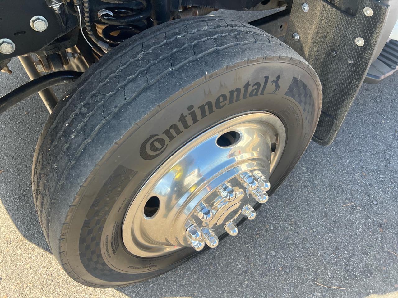 Ford Super Duty F-550 DRW XL 4WD Crew Cab 203" WB 84" CA 2024