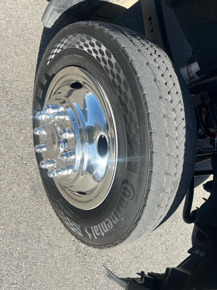 Ford Super Duty F-550 DRW XL 4WD Crew Cab 203" WB 84" CA 2024