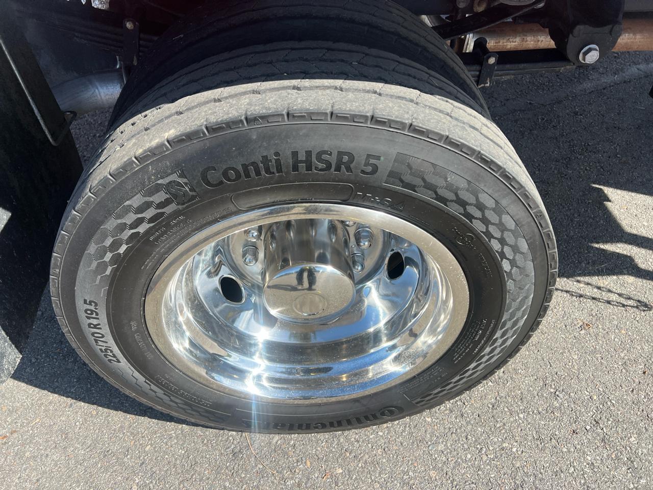 Ford Super Duty F-550 DRW XL 4WD Crew Cab 203" WB 84" CA 2024