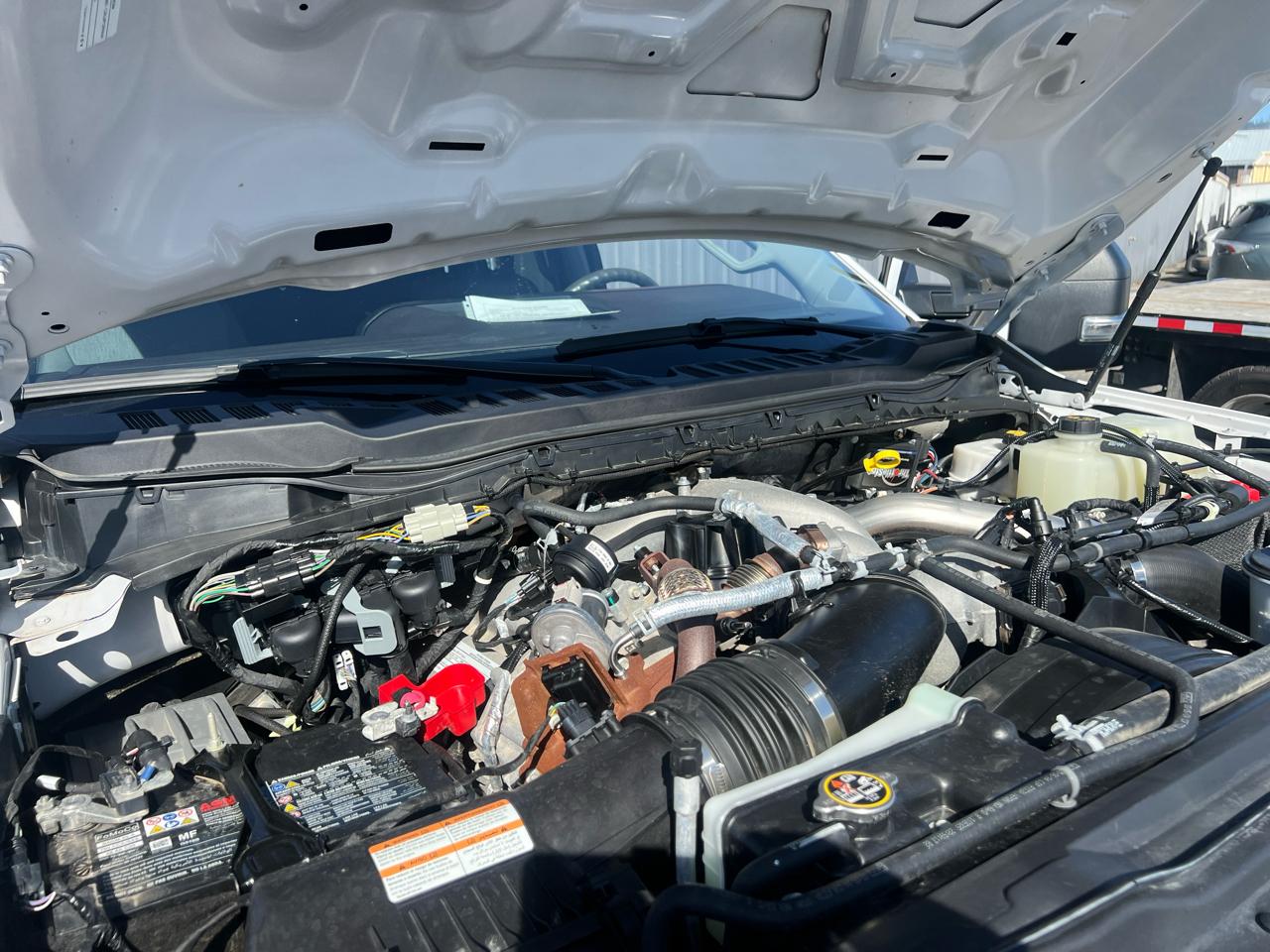 Ford Super Duty F-550 DRW XL 4WD Crew Cab 203" WB 84" CA 2024