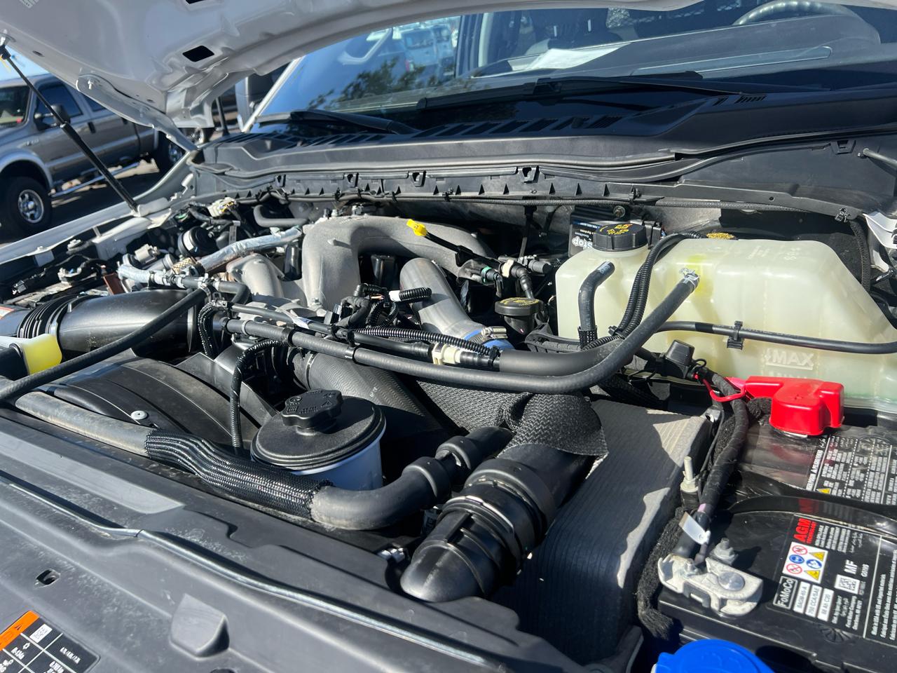 Ford Super Duty F-550 DRW XL 4WD Crew Cab 203" WB 84" CA 2024