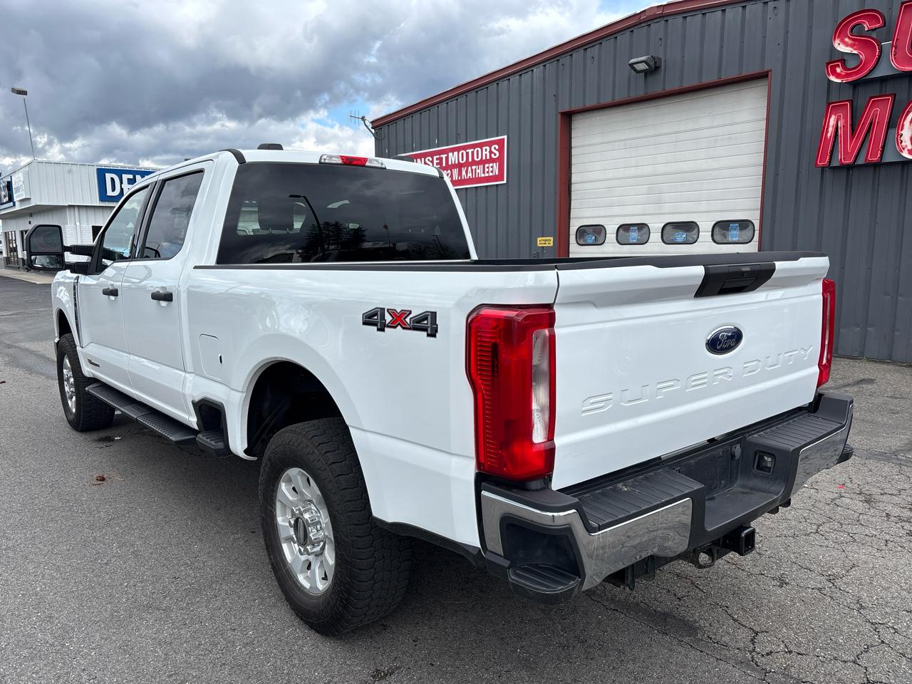 Ford Super Duty F-250 SRW XLT 4WD Crew Cab 6.75' Box 2023