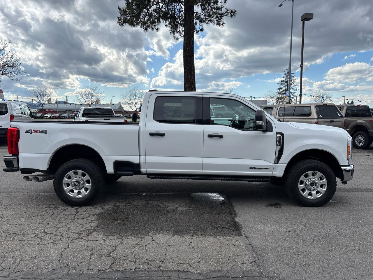 Ford Super Duty F-250 SRW XLT 4WD Crew Cab 6.75' Box 2023