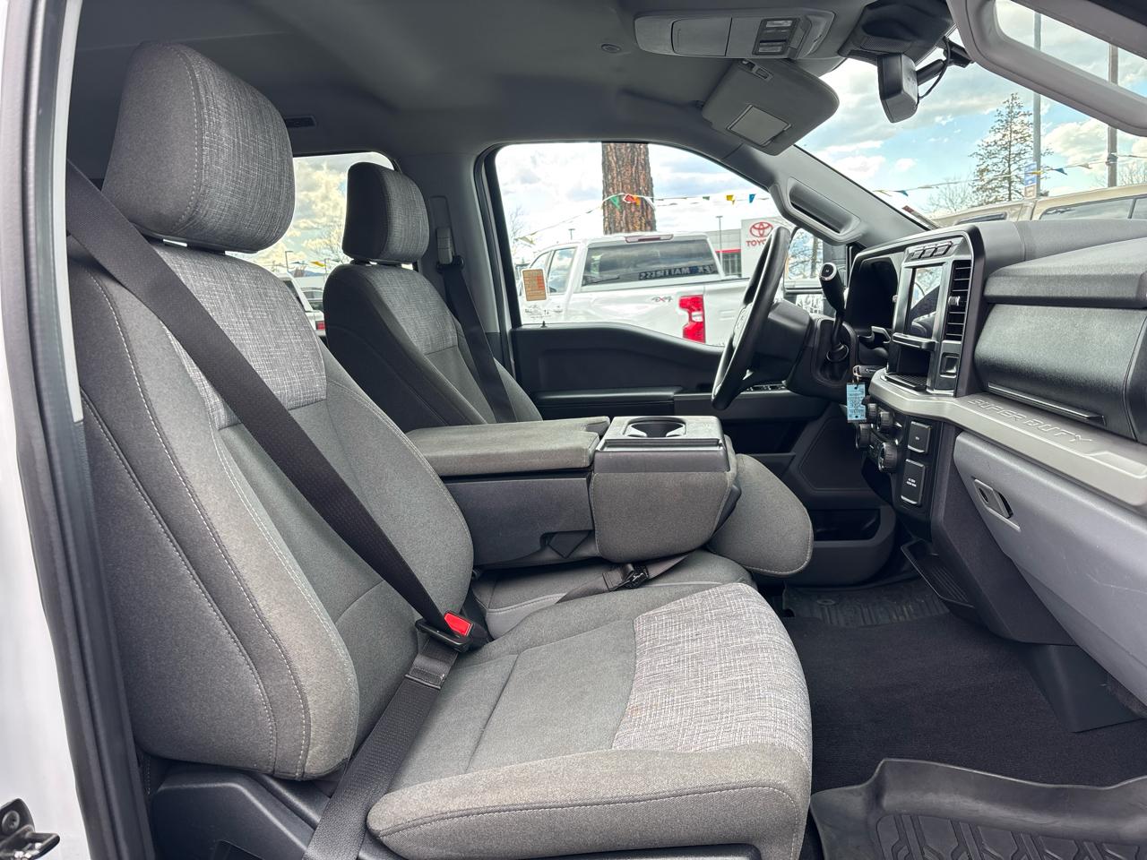 Ford Super Duty F-250 SRW XLT 4WD Crew Cab 6.75' Box 2023