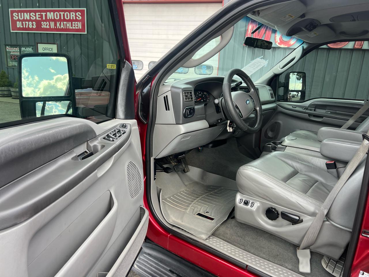 Ford Excursion 137" WB 5.4L XLT 4WD Premium 2004