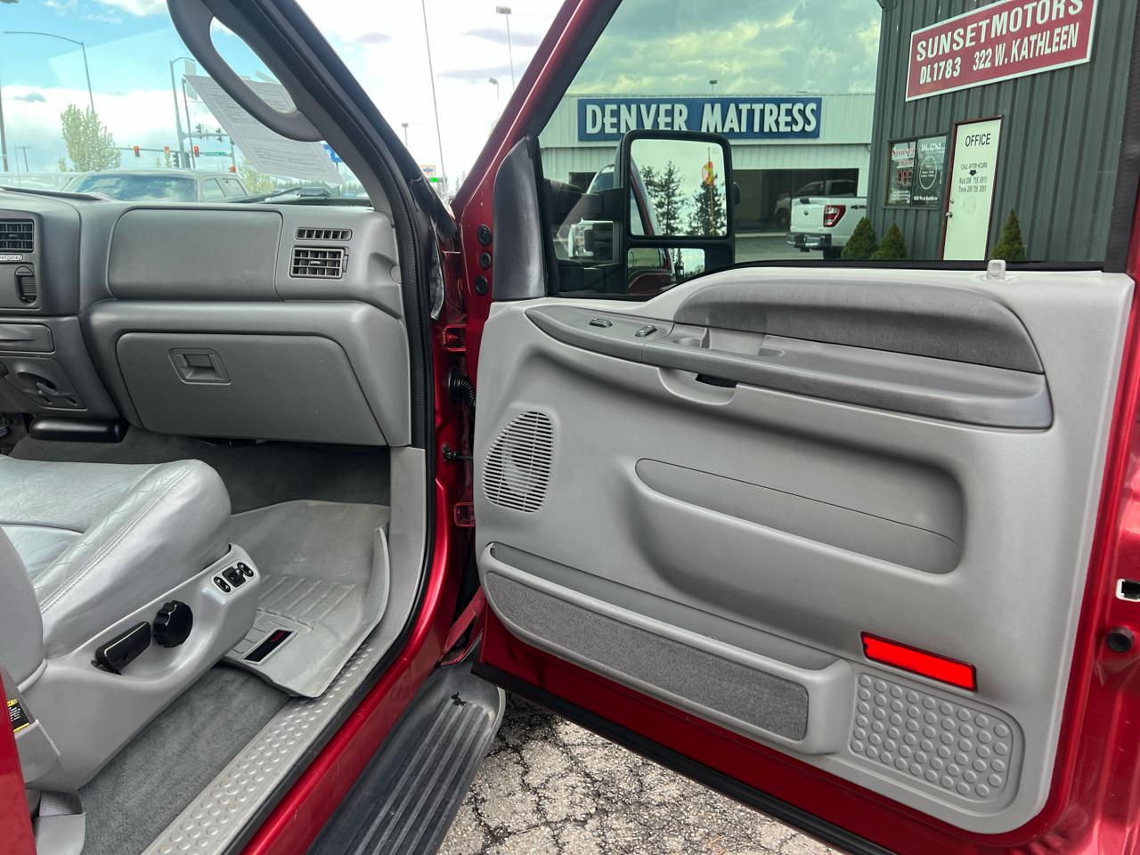 Ford Excursion 137" WB 5.4L XLT 4WD Premium 2004