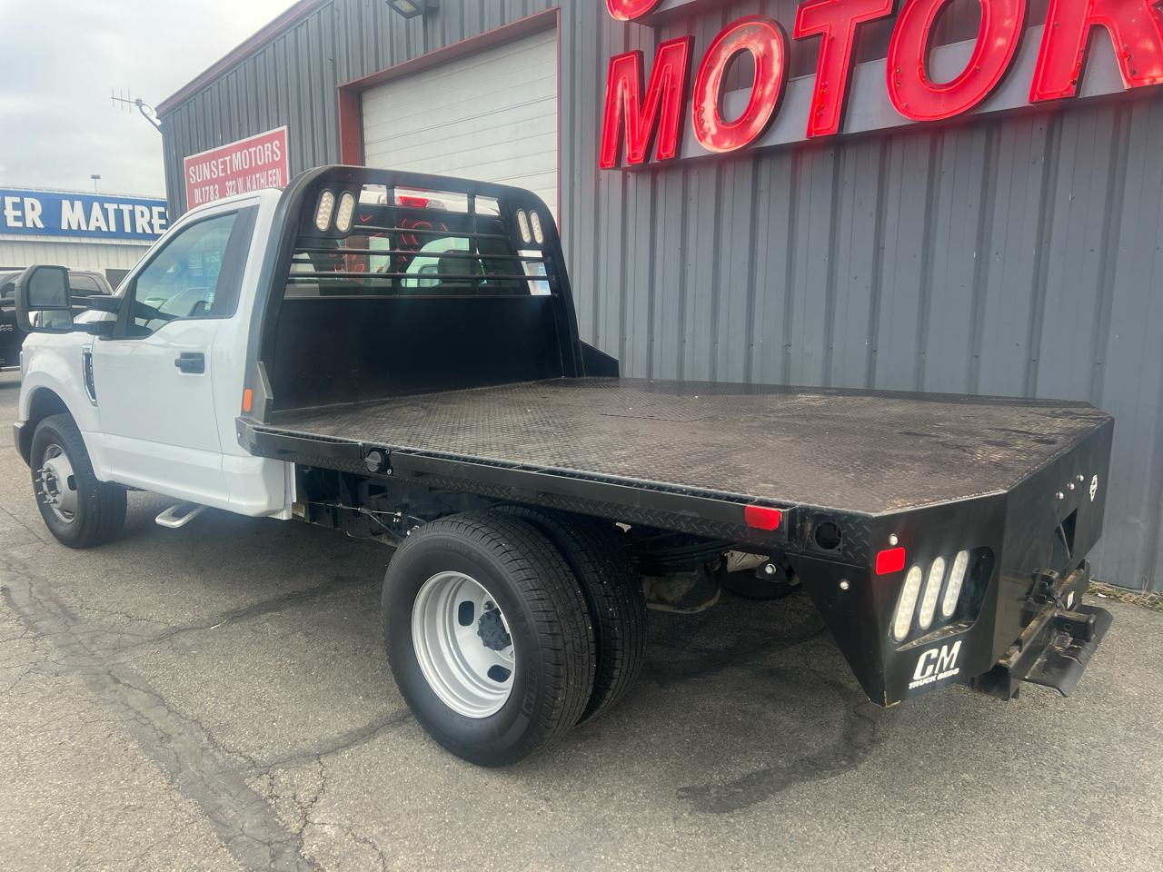 Ford Super Duty F-350 DRW Reg Cab 141" WB 60" CA XL 2019