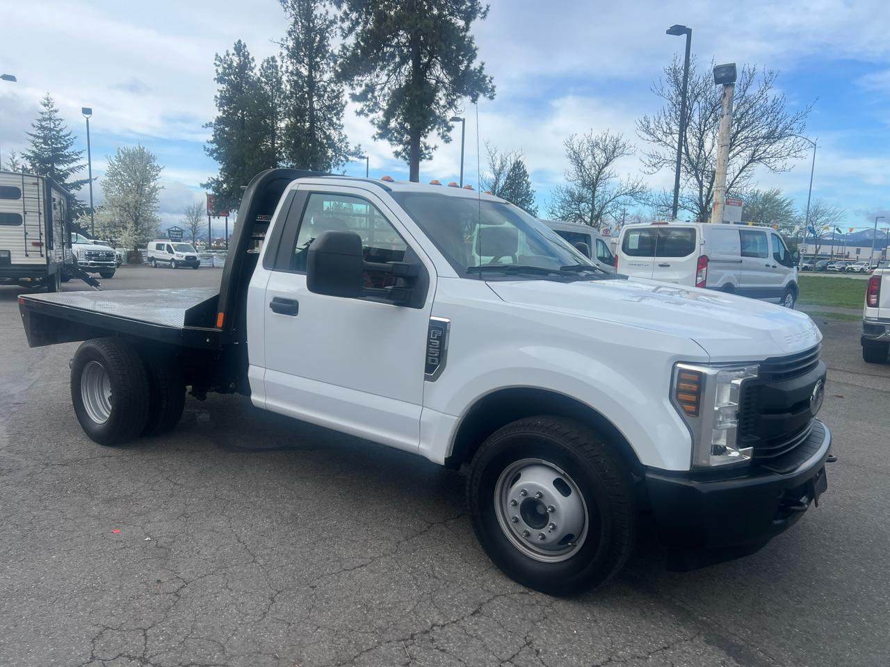 Ford Super Duty F-350 DRW Reg Cab 141" WB 60" CA XL 2019