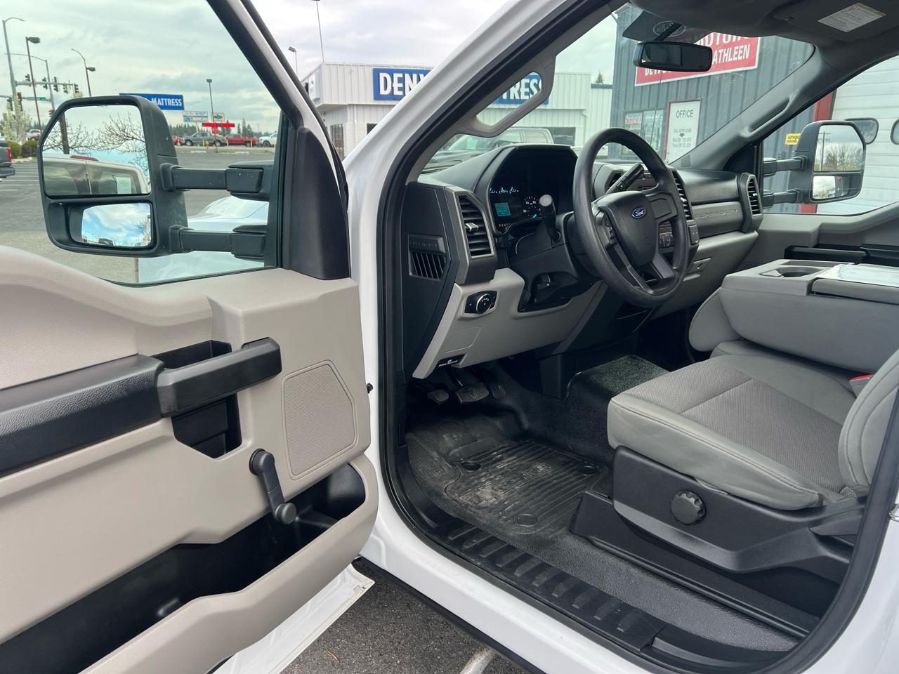 Ford Super Duty F-350 DRW Reg Cab 141" WB 60" CA XL 2019