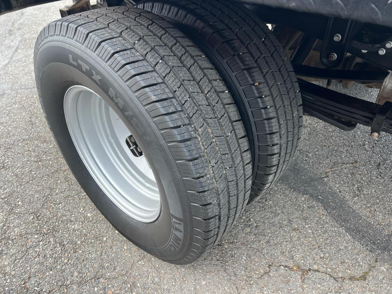 Ford Super Duty F-350 DRW Reg Cab 141" WB 60" CA XL 2019