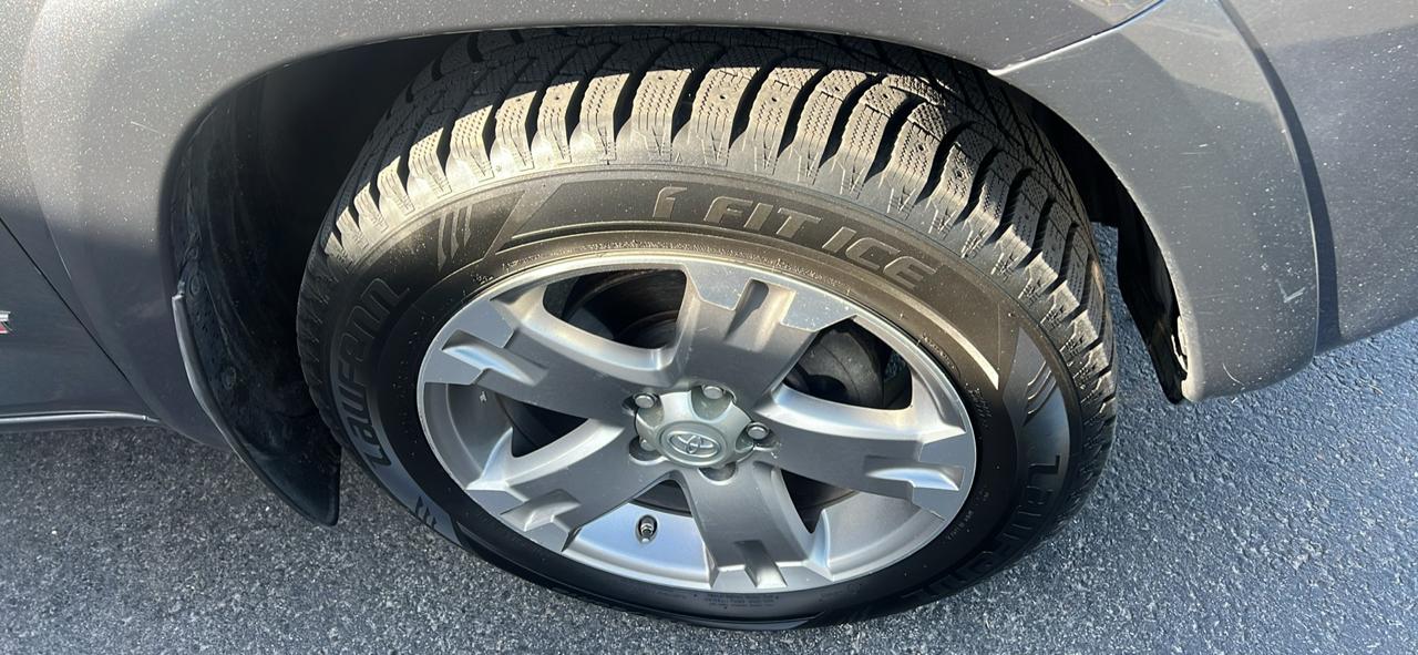 Toyota RAV4 4WD 4dr V6 5-Spd AT Sport (Natl) 2010