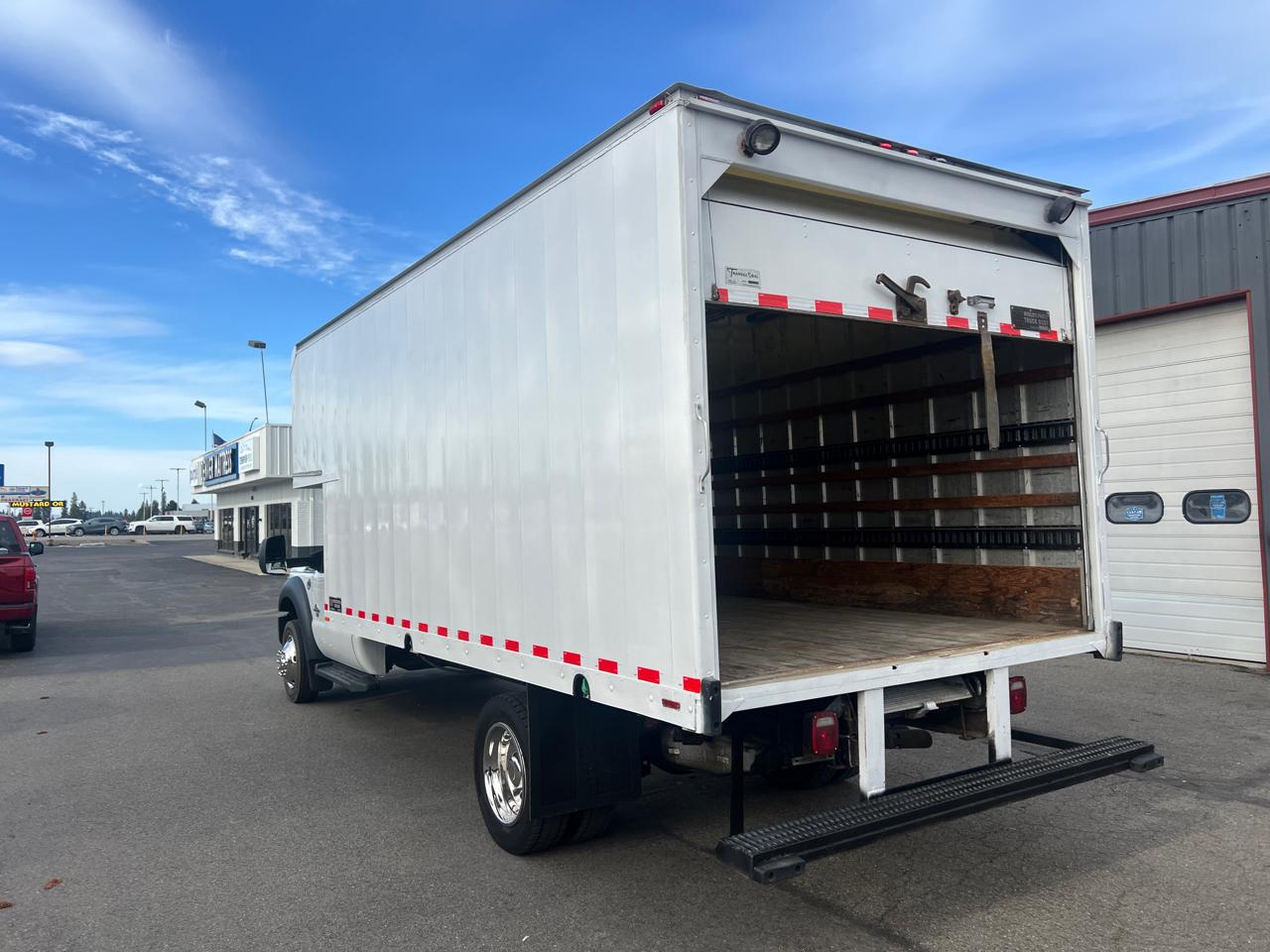 Ford Super Duty F-450 DRW XLT 2WD Reg Cab 205" WB 120" CA 2015